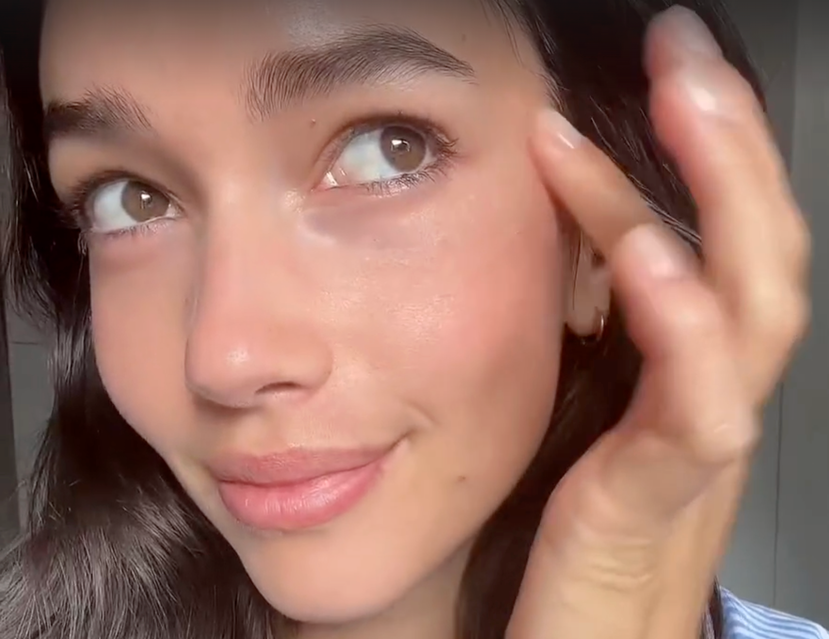 La routine anti-fatigue de la rentrée : 4 gestes pour réveiller son visage