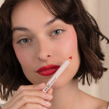 Crayon 3-en-1 Couleur & Soin 002 Rouge Kiss